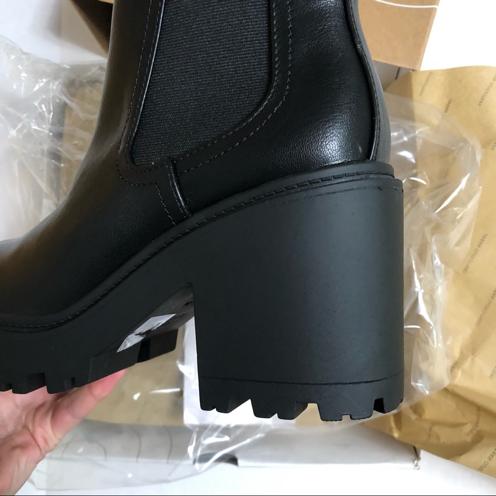 NWT Urban Outfitters Chloe Chelsea Timeless boot (10) - Picture 10 of 12